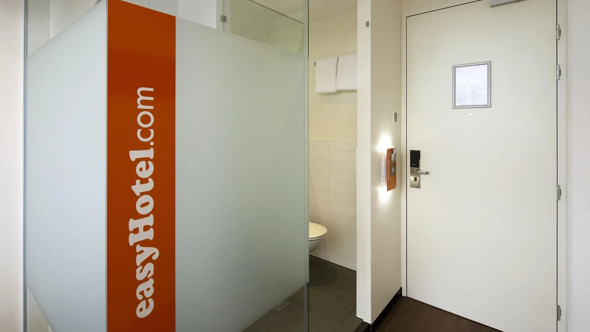 Easyhotel Amsterdam City Centre South 2*,