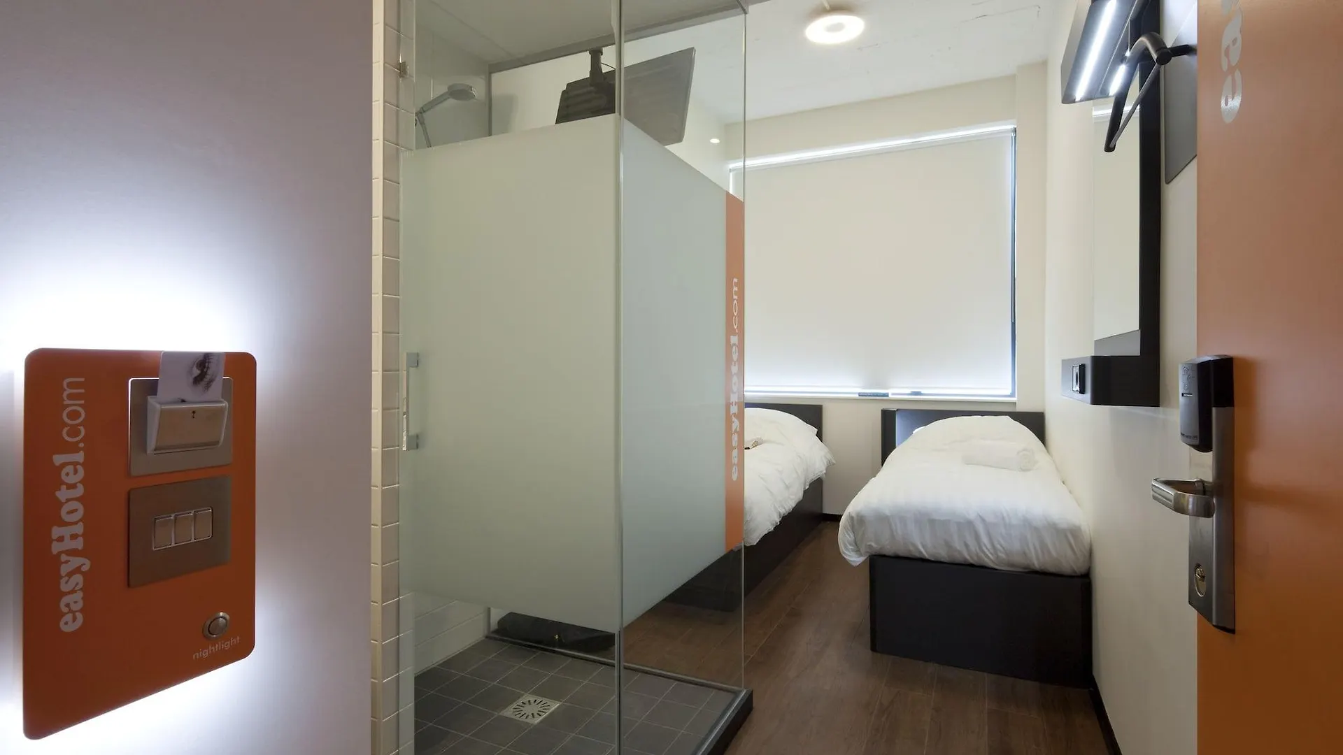Easyhotel Amsterdam City Centre South 2*,