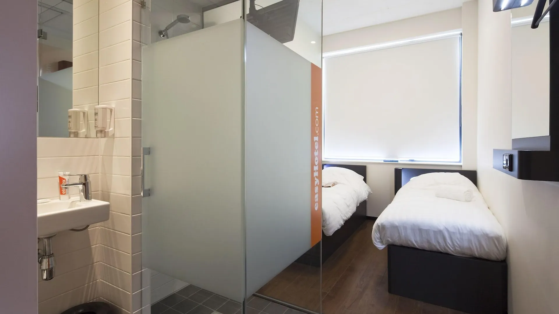 Easyhotel Amsterdam City Centre South 2*,