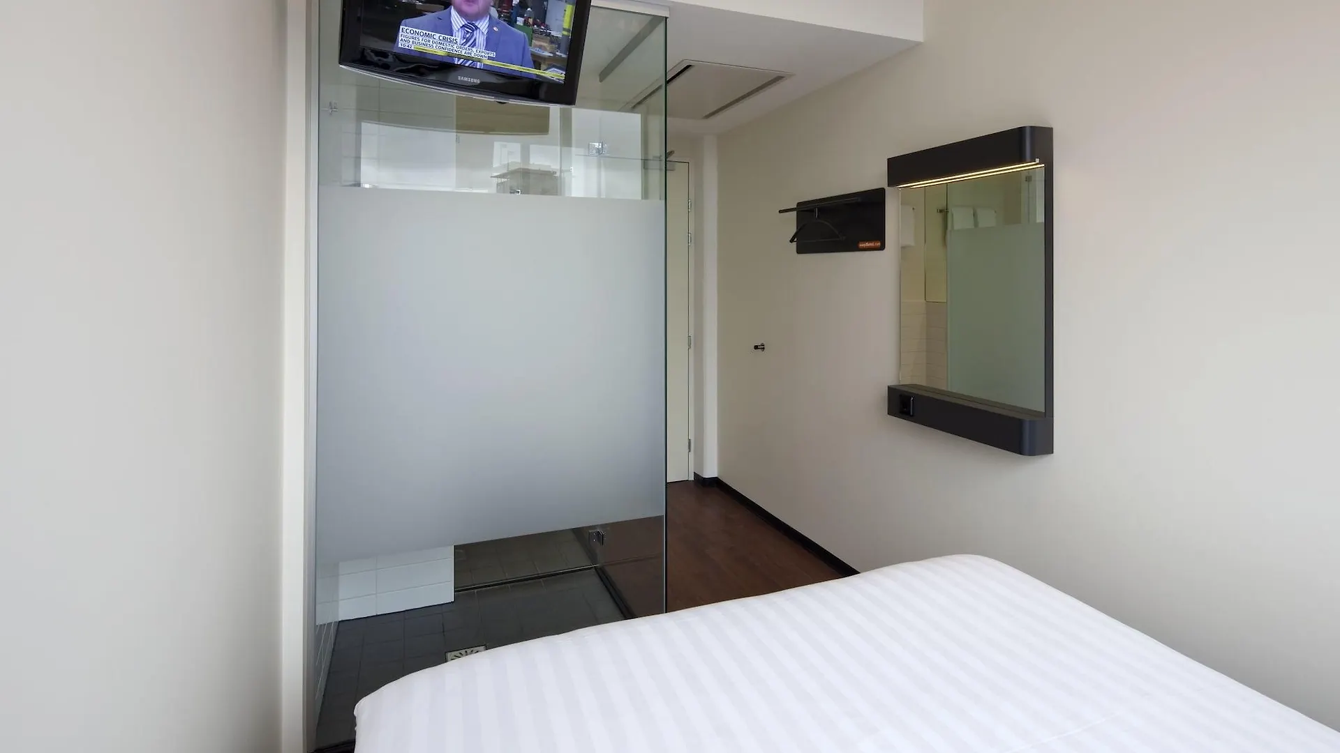 Easyhotel Amsterdam City Centre South 2*,