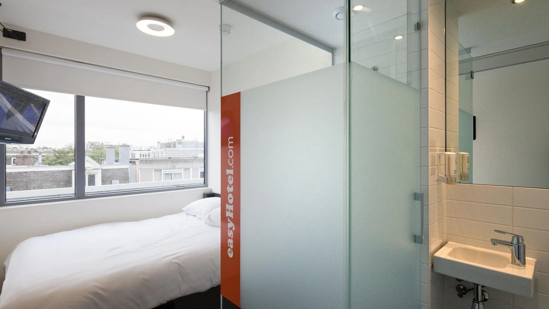 Easyhotel Amsterdam City Centre South 2*,  Netherlands