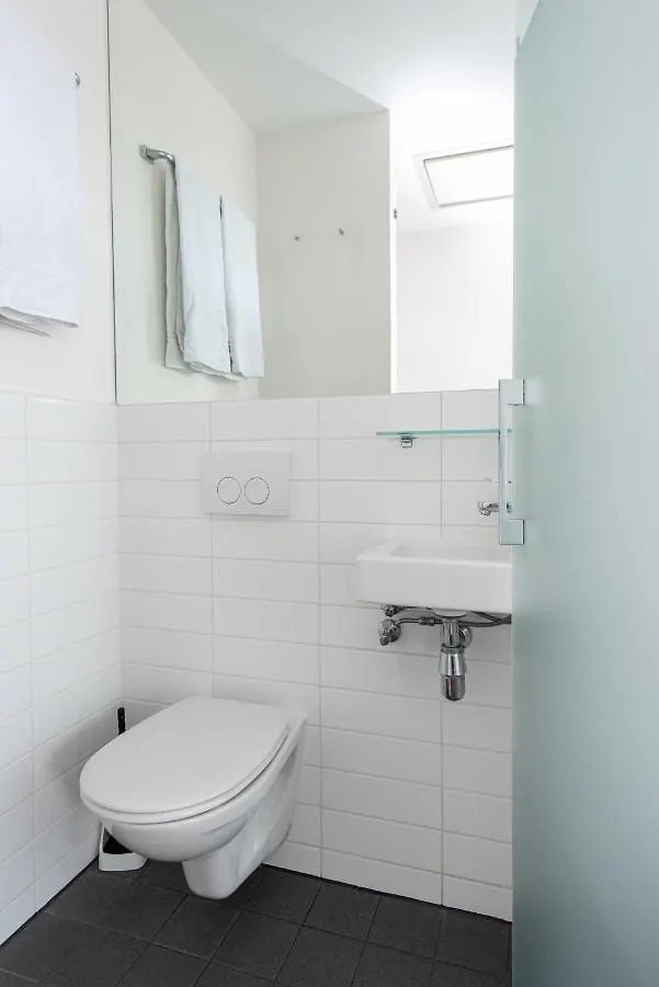 Easyhotel Amsterdam City Centre South 2*,