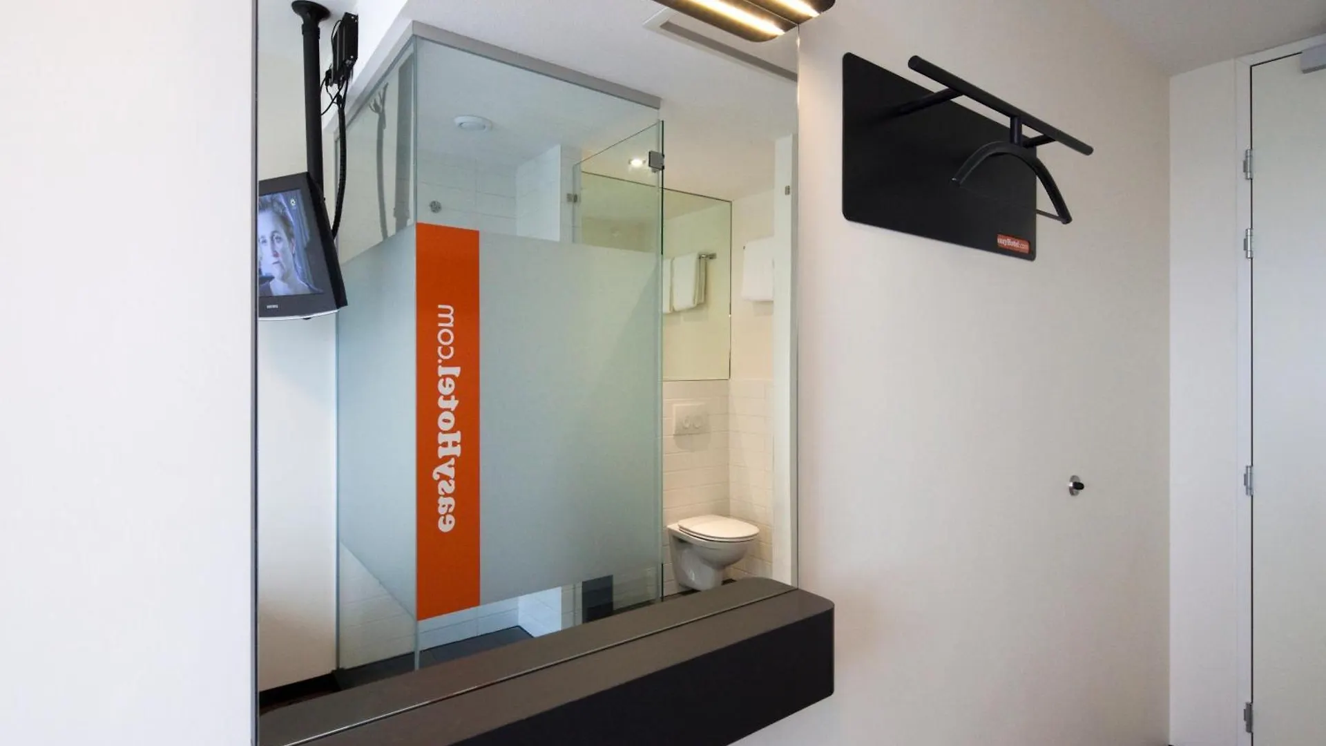 Easyhotel Amsterdam City Centre South 2*,